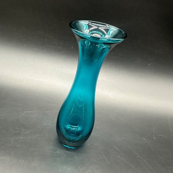 Turquoise Blue Bud Vase Blown Glass Handmade Floral Decorative Centerpiece - Picture 1 of 7